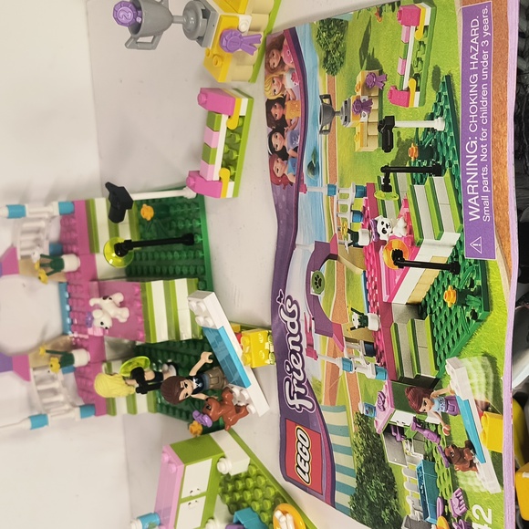 Lego 3942 Heartlake Dog Show Friends 99% Complete 2 Figure 2 Pups - Picture 2 of 2